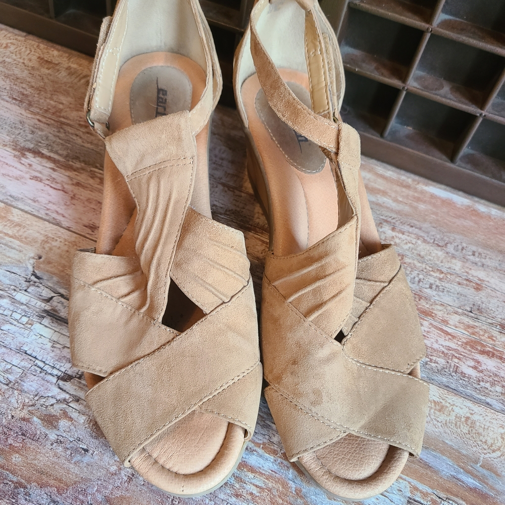 Earth Tan Women's Sandals Size 11